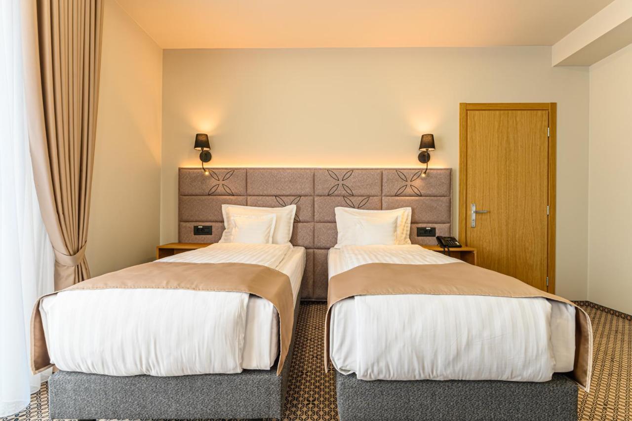 Hotel Dukat Gura Humorului Kültér fotó