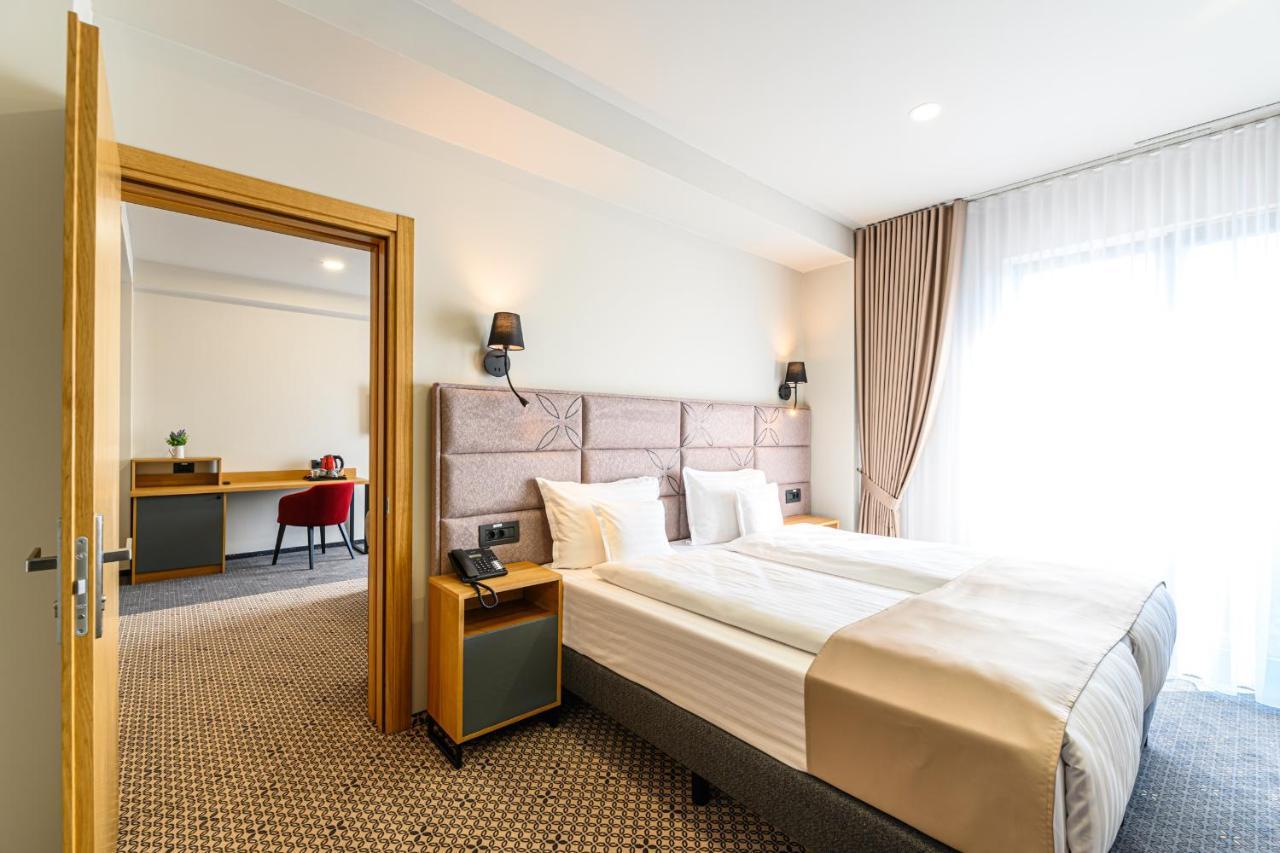 Hotel Dukat Gura Humorului Kültér fotó