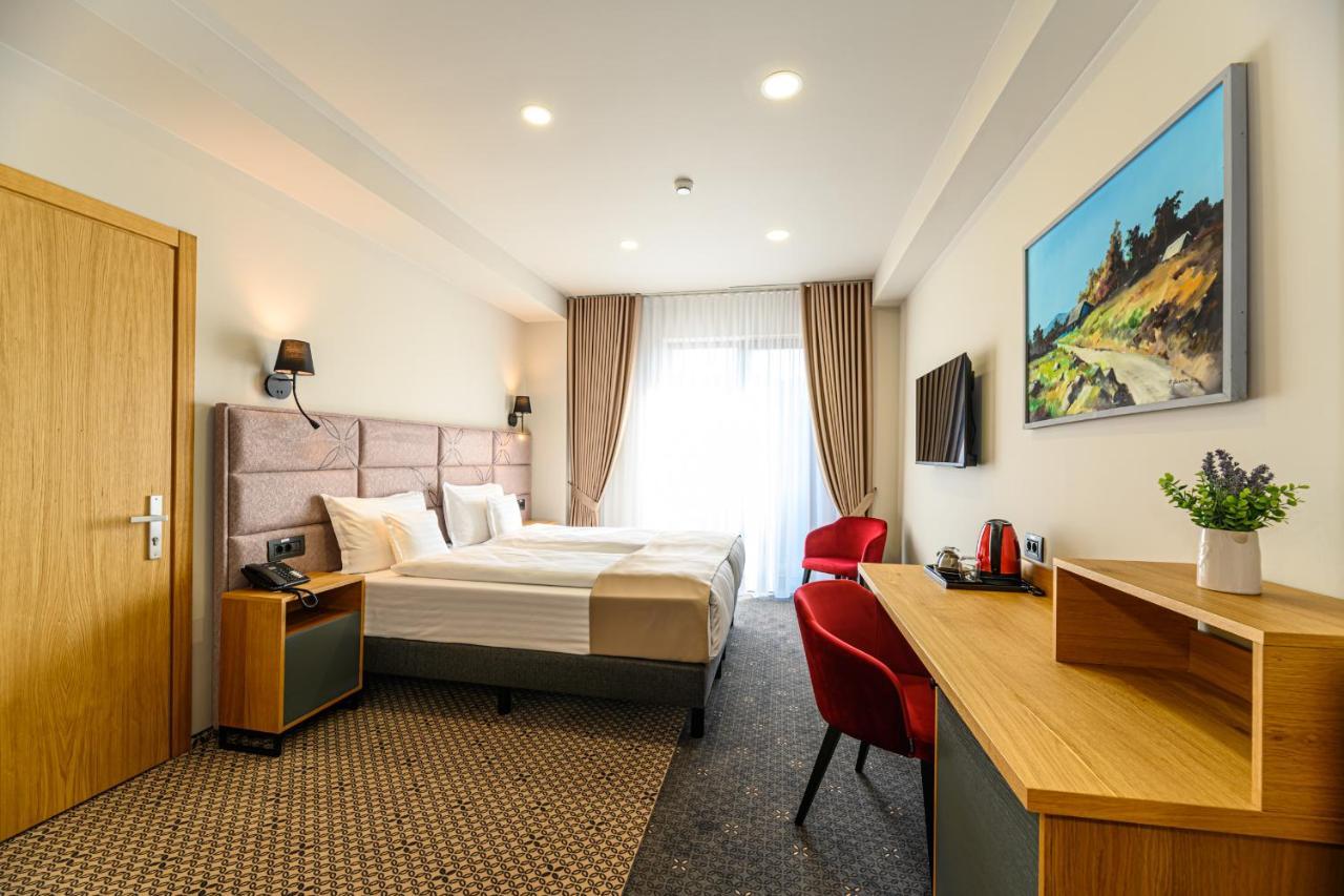 Hotel Dukat Gura Humorului Kültér fotó