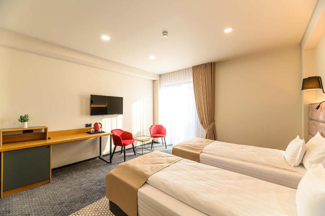 Hotel Dukat Gura Humorului Kültér fotó