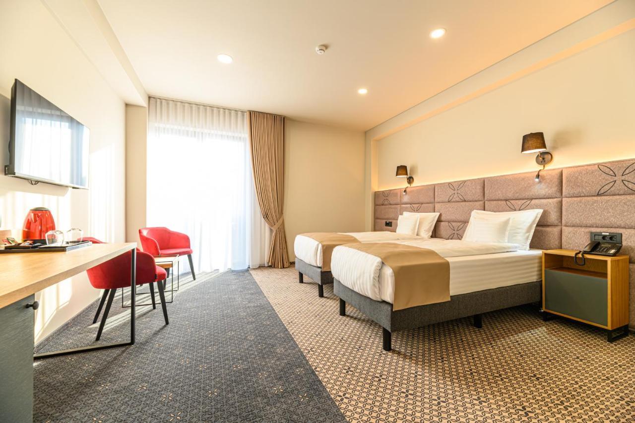 Hotel Dukat Gura Humorului Kültér fotó
