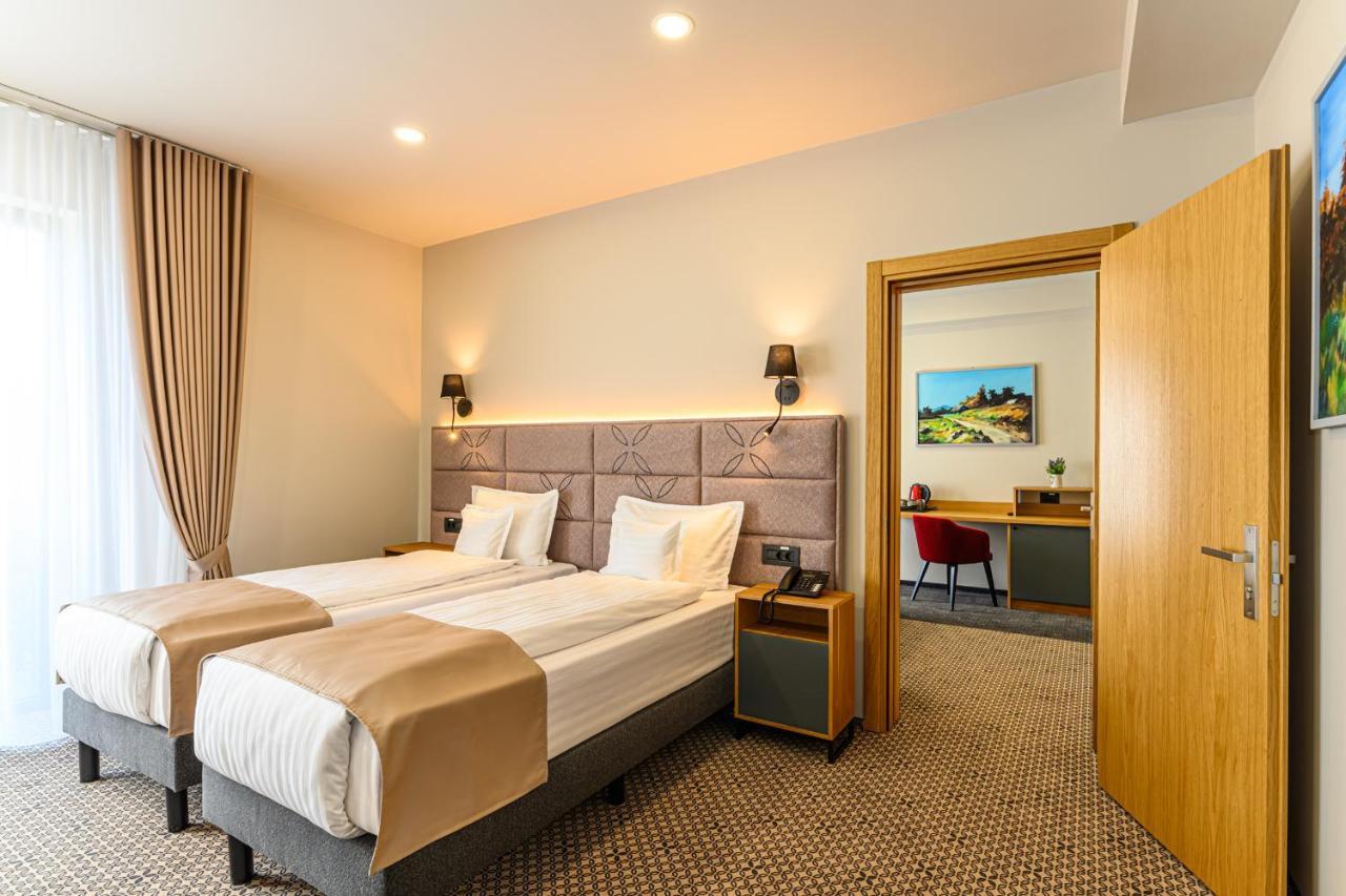 Hotel Dukat Gura Humorului Kültér fotó