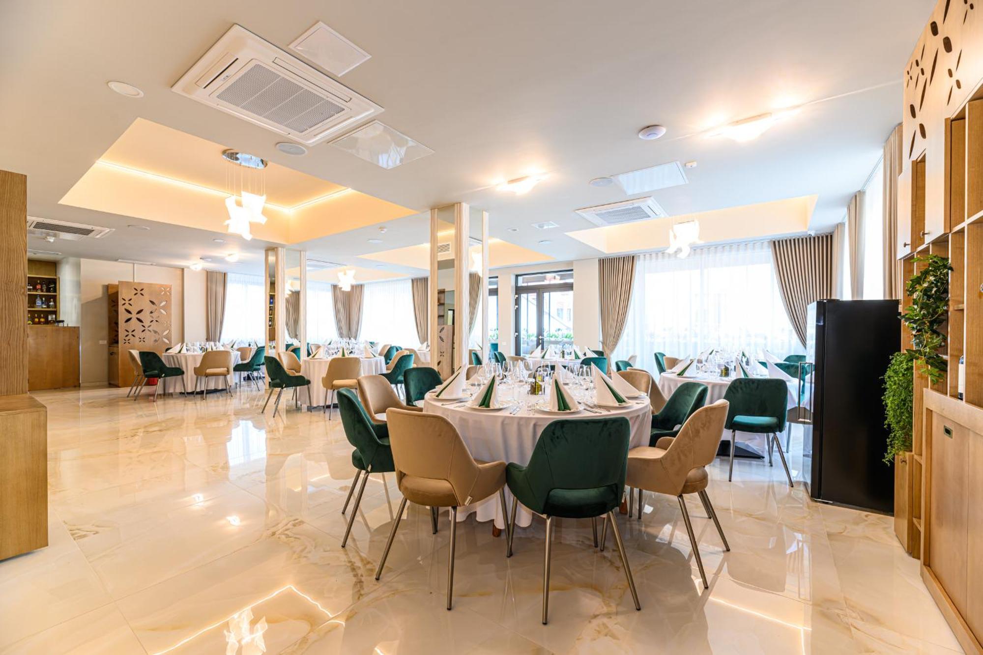 Hotel Dukat Gura Humorului Kültér fotó